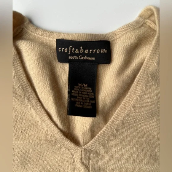 Vintage Croft & Barrow Soft Tan V-Neck Pullover Cashmere Sweater Women’s Medium - Picture 2 of 5